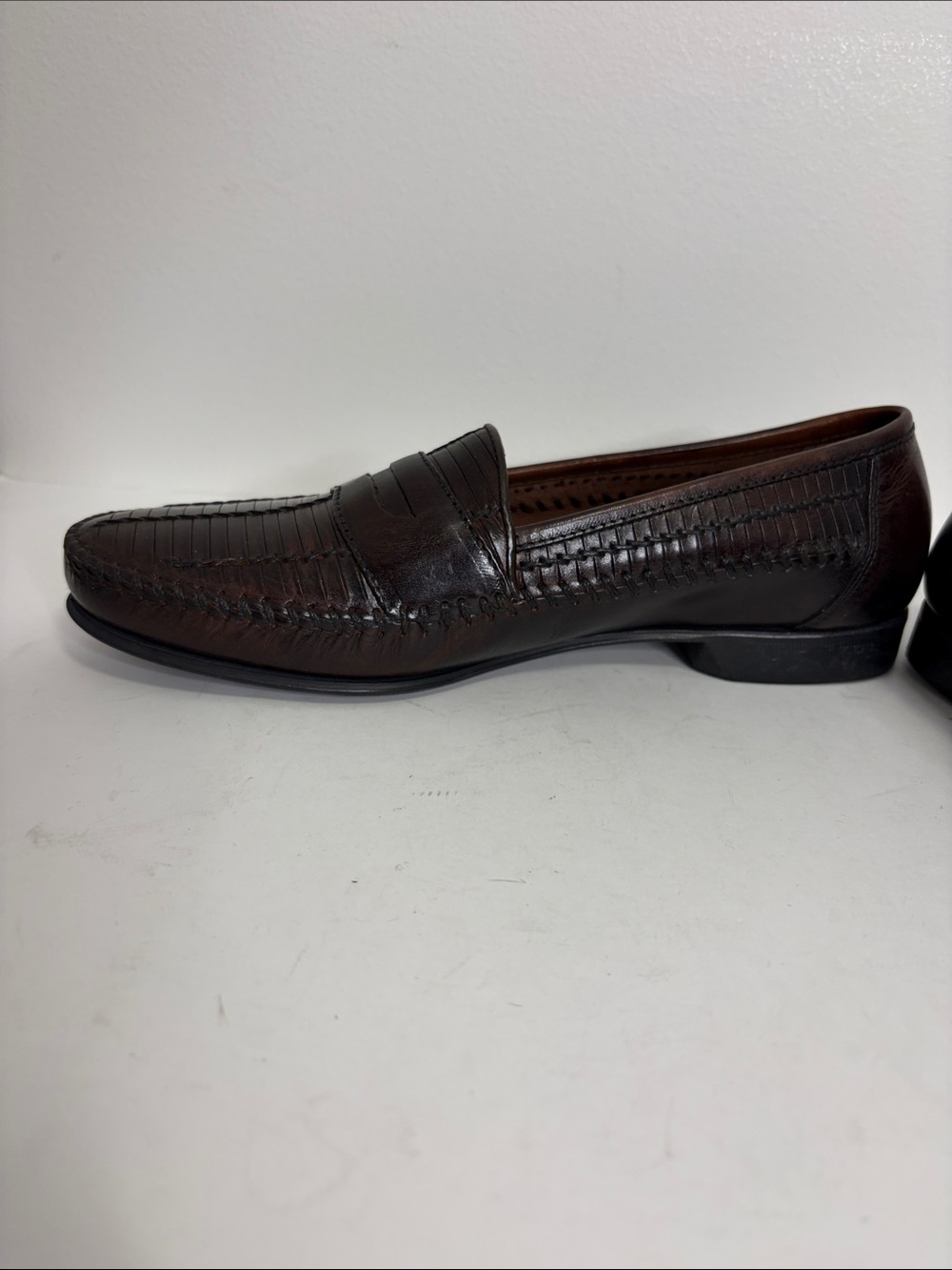 GH Bass Penny Loafers Womens 8.5 Dark Brown Leather Woven Preppy Slip On Shoes - Picture 5 of 15